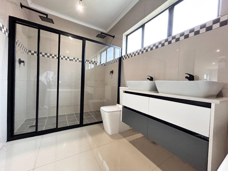 5 Bedroom Property for Sale in Melodie North West